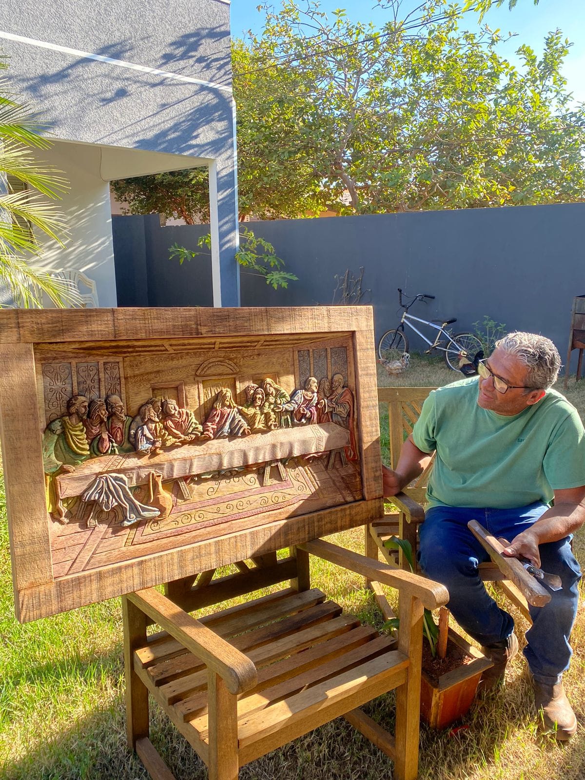 Santa Ceia esculpido a mão na madeira de cedro